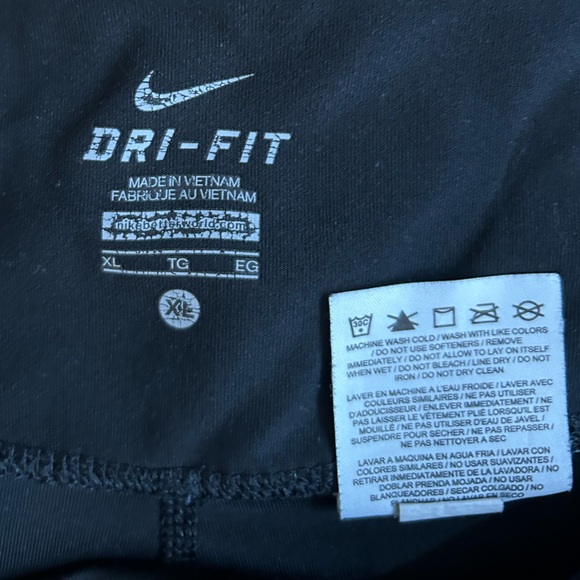 Nike Dri-FIT Women’s Black Cropped Leggings Size XL - Picture 2 of 8